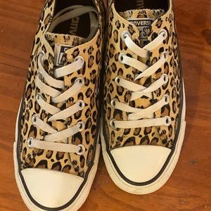 Leopard converse